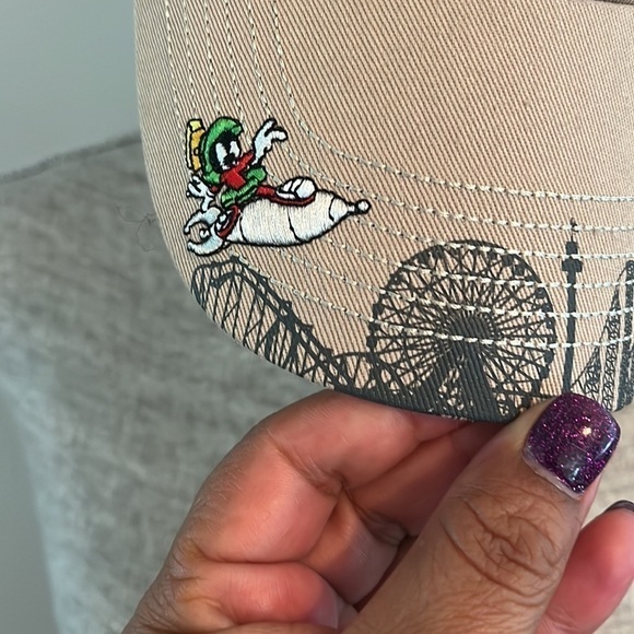 Six Flags tan youth baseball cap w/embroidery nice looking & in great condition - Picture 3 of 5